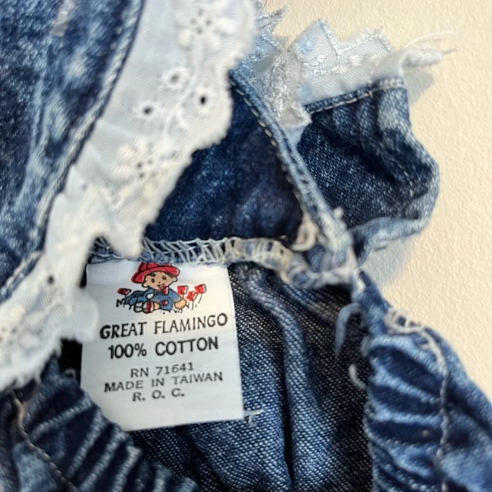 Vintage Great Flamingos embroidered strawberry denim shortalls 🖤 - Picture 4 of 10